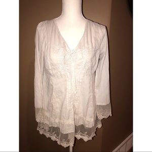 Sundance cream lace trimmed fitted v-neck M